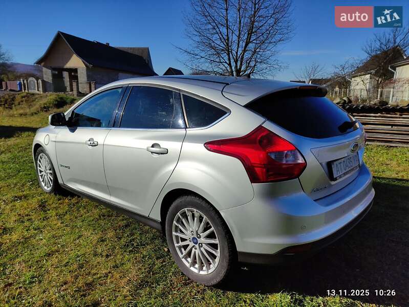 Хэтчбек Ford Focus 2013 в Надворной