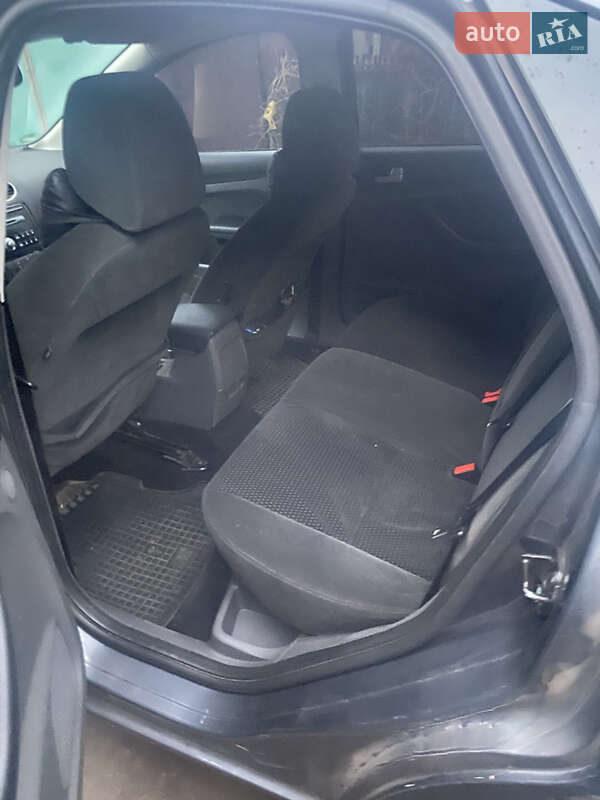 Седан Ford Focus 2005 в Карловке фото 10 Седан Ford Focus 2005 в Карловке