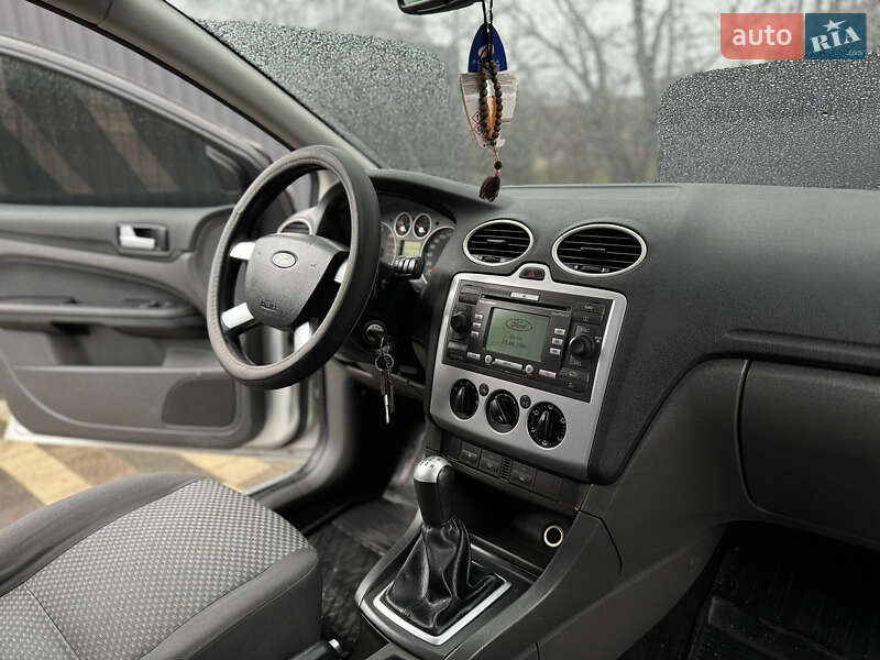 Хэтчбек Ford Focus 2006 в Сваляве