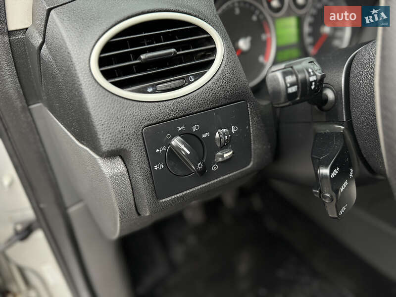 Хэтчбек Ford Focus 2006 в Сваляве