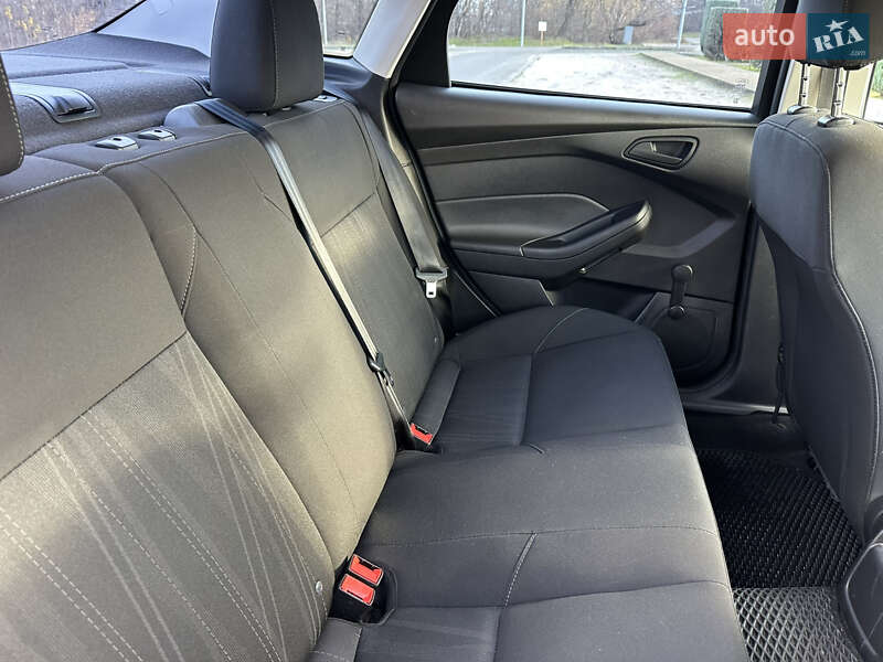 Седан Ford Focus 2016 в Дніпрі