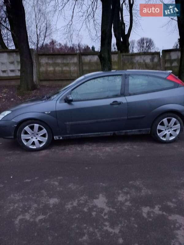 Хэтчбек Ford Focus 2003 в Горохове