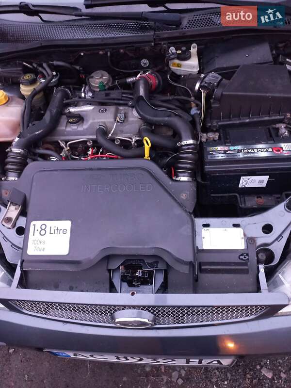 Хэтчбек Ford Focus 2003 в Горохове