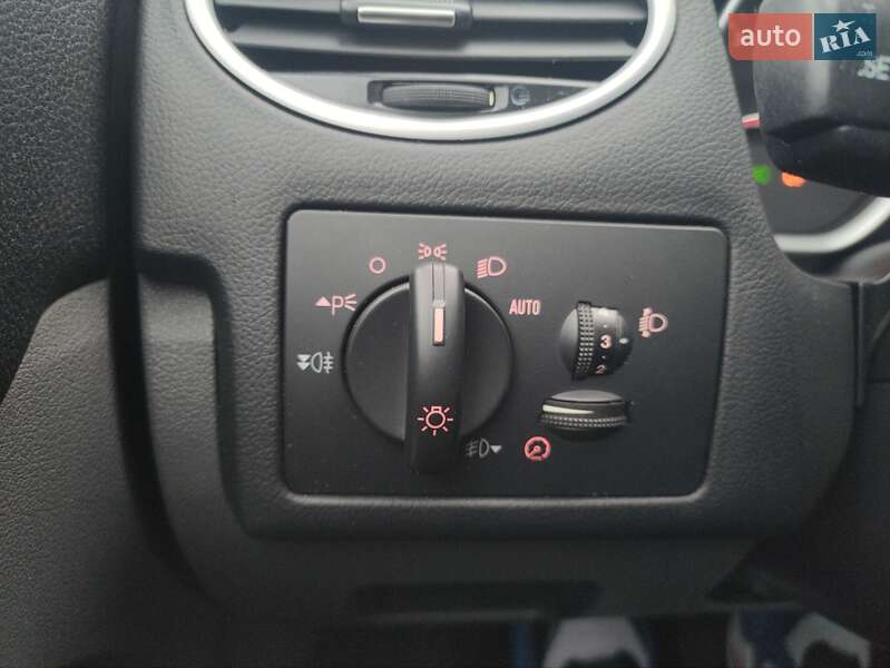 Кабриолет Ford Focus 2011 в Ровно