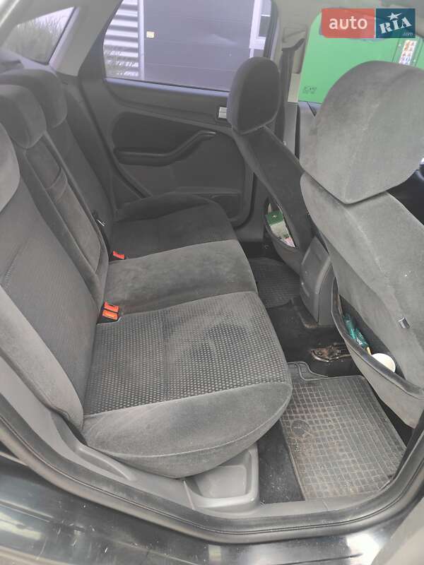 Хэтчбек Ford Focus 2007 в Новомосковске