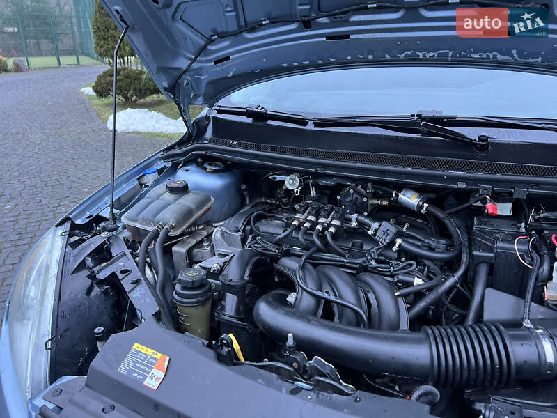 Седан Ford Focus 2006 в Жовкві