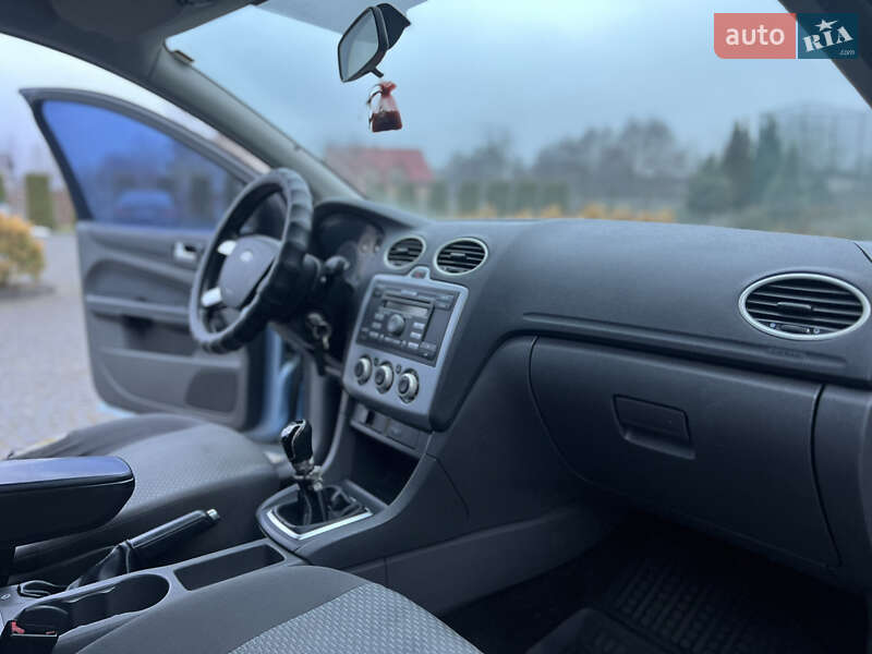 Седан Ford Focus 2006 в Жовкві