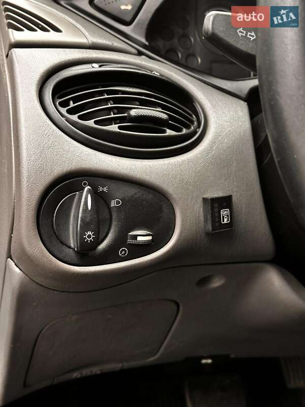 Седан Ford Focus 2003 в Луцке