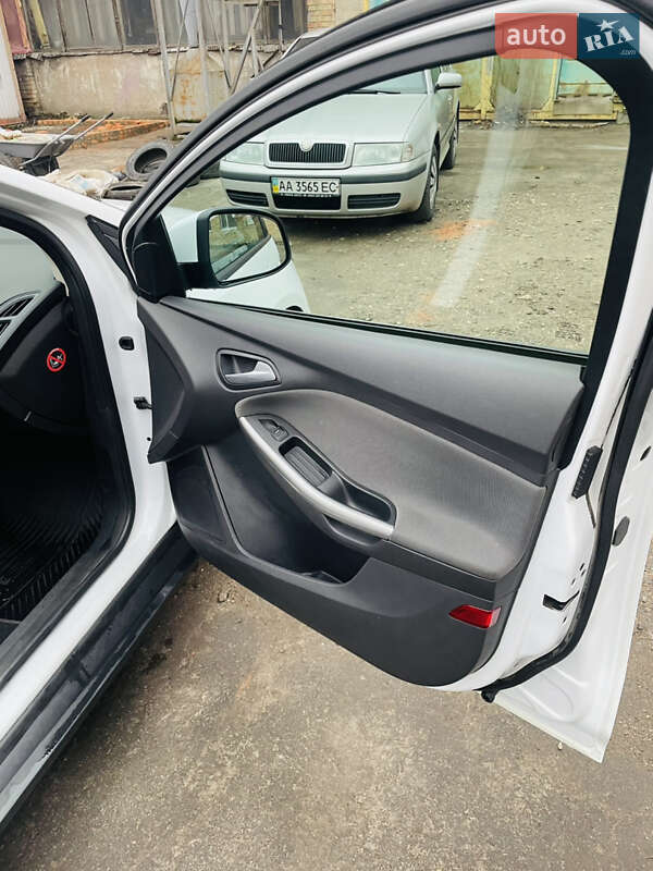 Хэтчбек Ford Focus 2012 в Киеве фото 16 Хэтчбек Ford Focus 2012 в Киеве