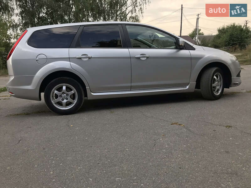 Универсал Ford Focus 2008 в Глухове