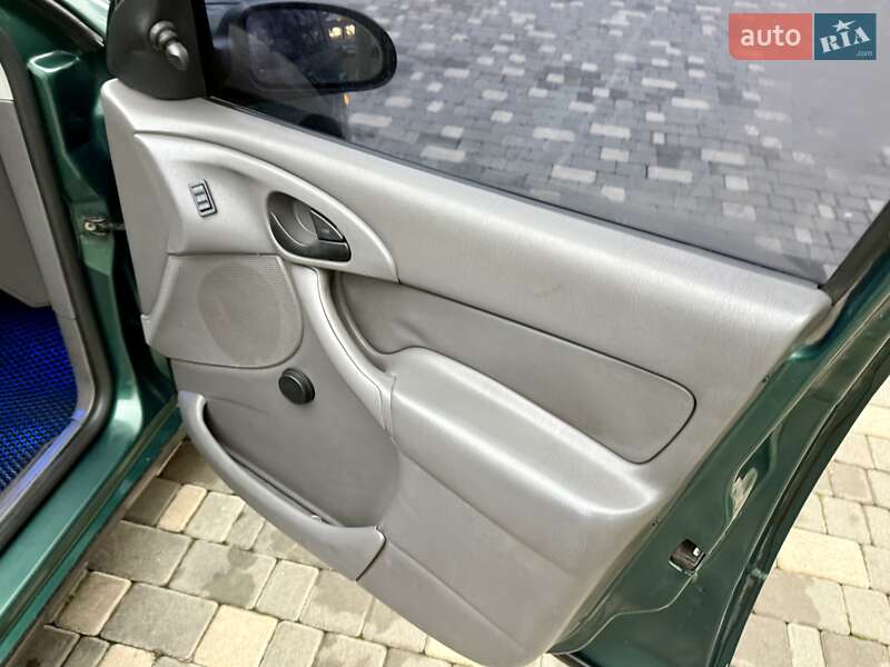 Седан Ford Focus 2001 в Одессе