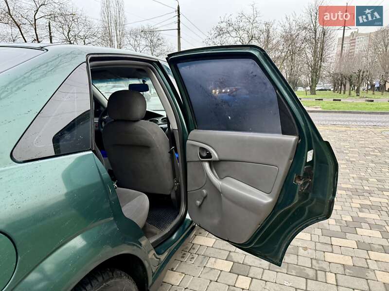 Седан Ford Focus 2001 в Одессе