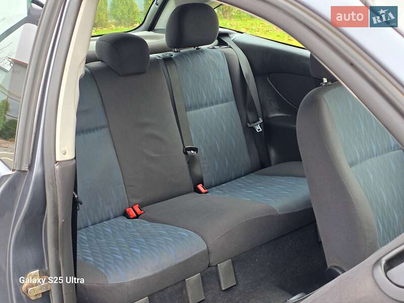 Хэтчбек Ford Focus 2002 в Луцке