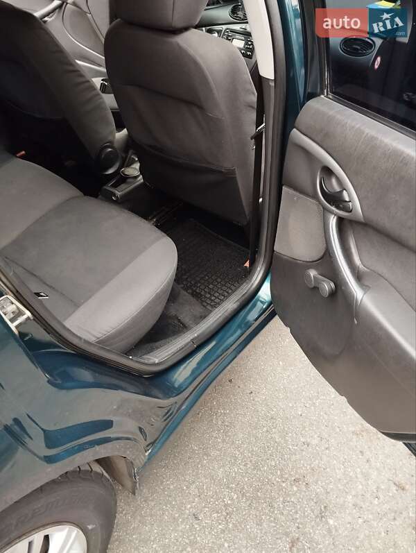 Седан Ford Focus 2004 в Мироновке