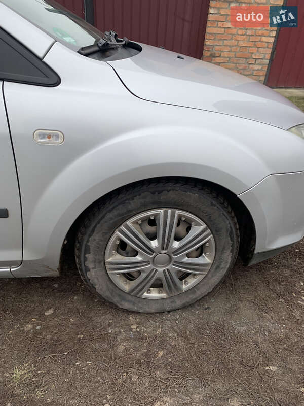 Универсал Ford Focus 2005 в Ромнах фото 11 Универсал Ford Focus 2005 в Ромнах