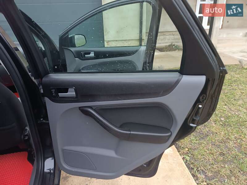 Седан Ford Focus 2010 в Сторожинці