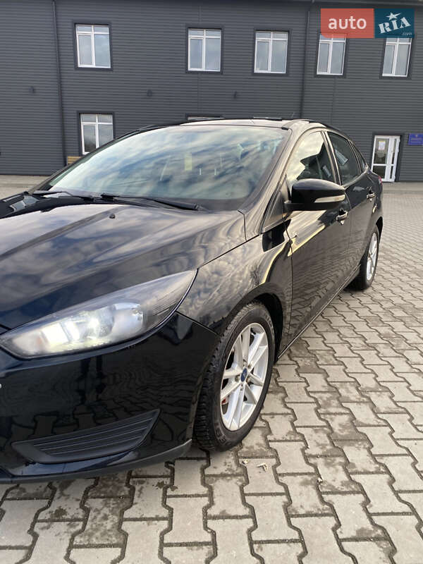 Седан Ford Focus 2015 в Сарнах