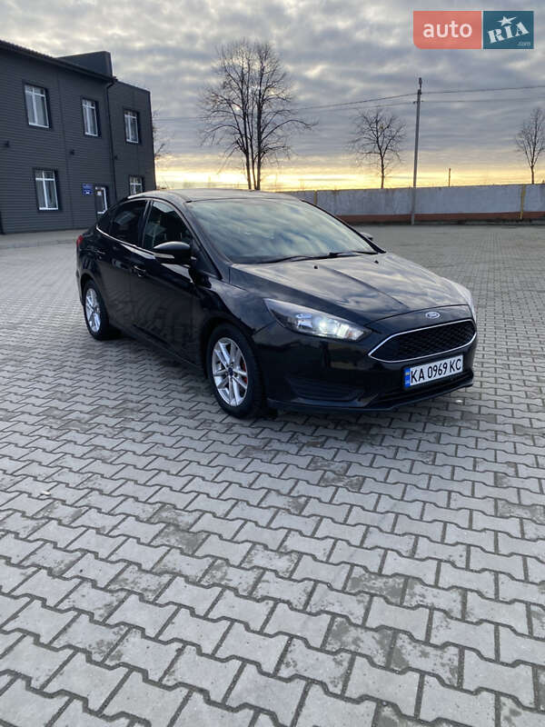 Седан Ford Focus 2015 в Сарнах
