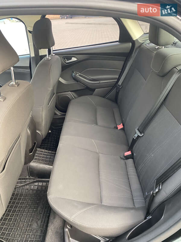 Седан Ford Focus 2015 в Сарнах