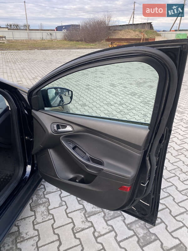 Седан Ford Focus 2015 в Сарнах