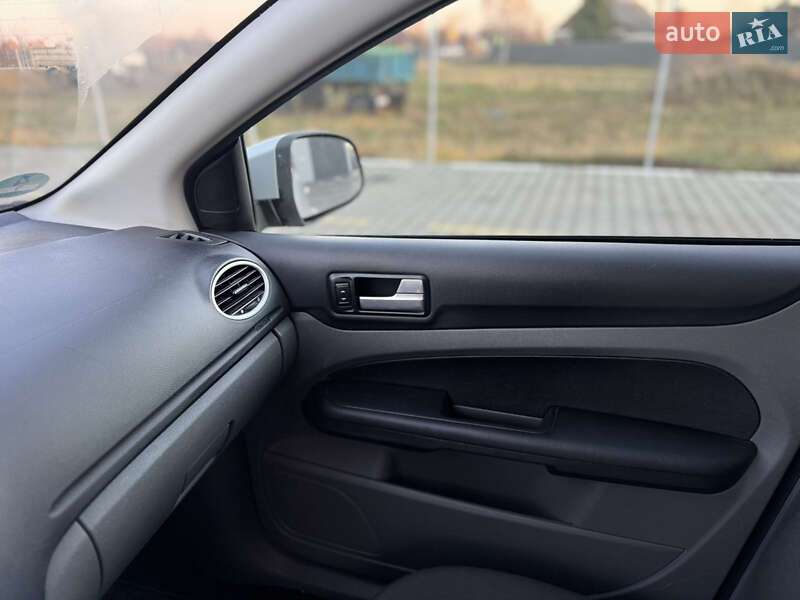 Универсал Ford Focus 2008 в Нововолынске