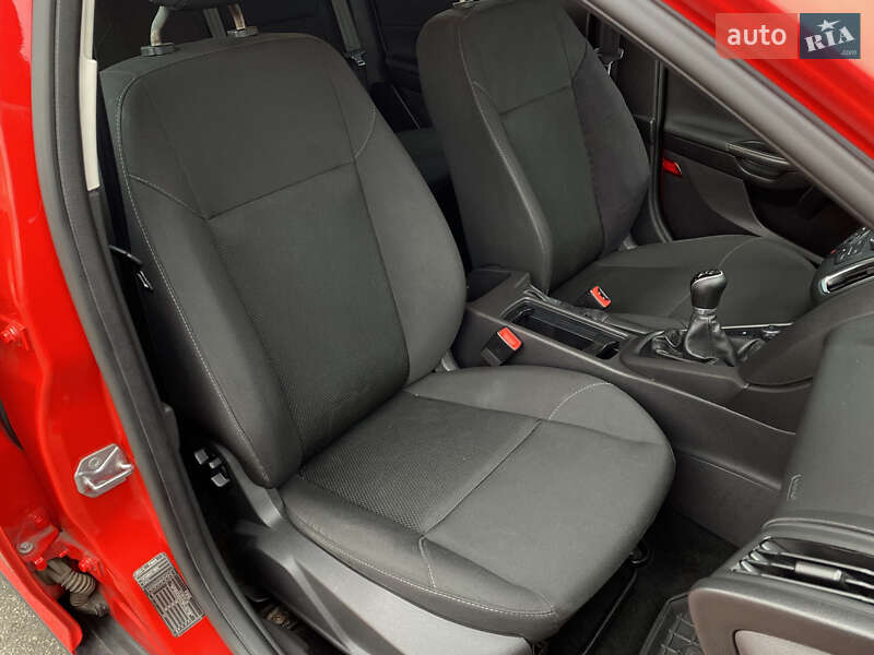 Хэтчбек Ford Focus 2015 в Киеве