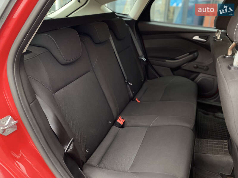 Хэтчбек Ford Focus 2015 в Киеве