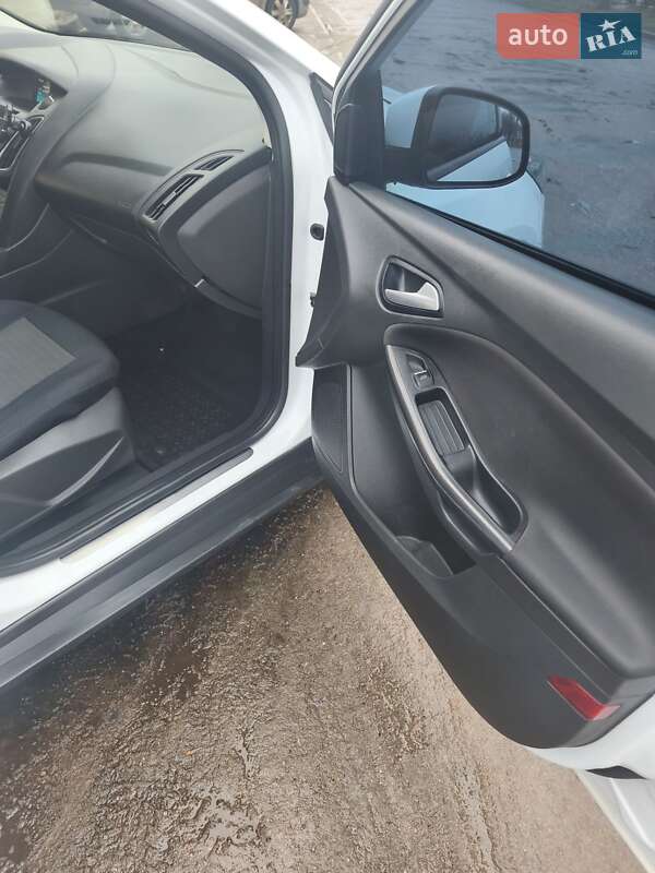 Хэтчбек Ford Focus 2017 в Глухове фото 10 Хэтчбек Ford Focus 2017 в Глухове