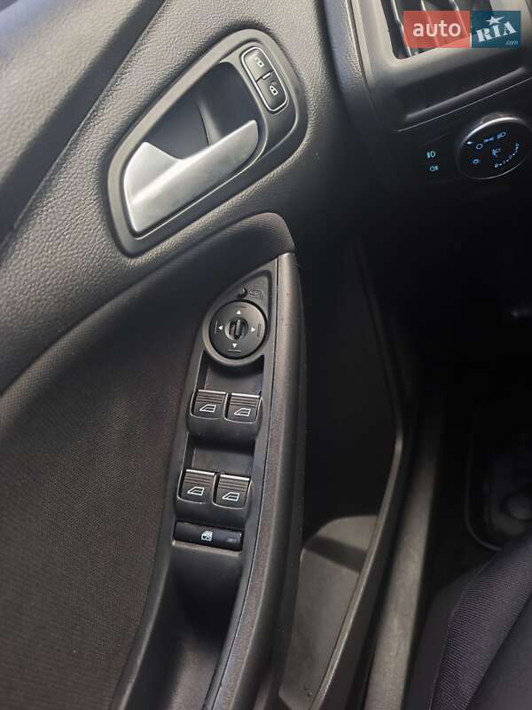 Хэтчбек Ford Focus 2017 в Глухове фото 18 Хэтчбек Ford Focus 2017 в Глухове