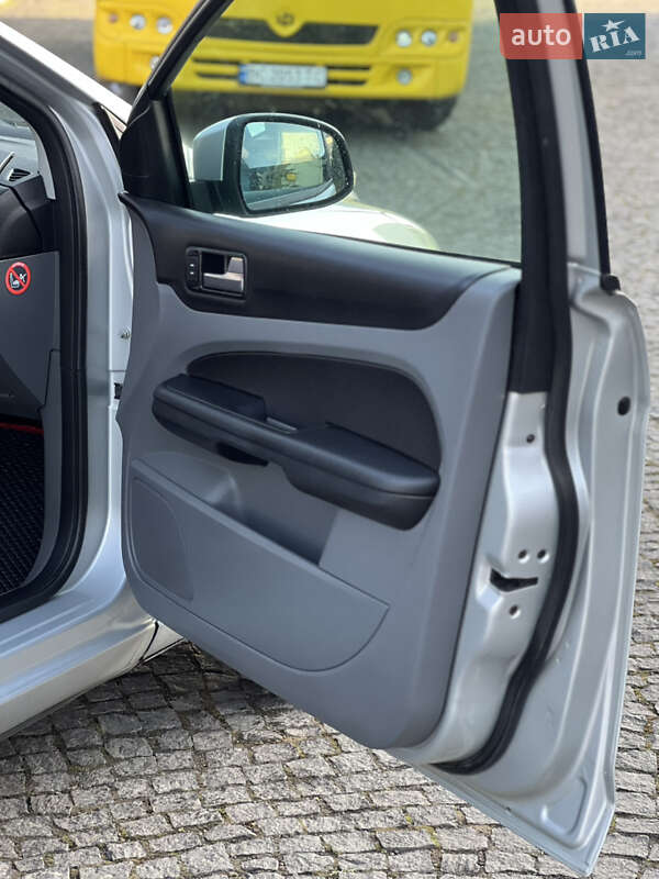 Универсал Ford Focus 2008 в Жовкве