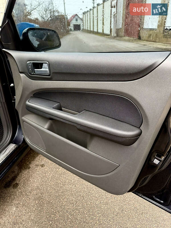 Хэтчбек Ford Focus 2006 в Киеве