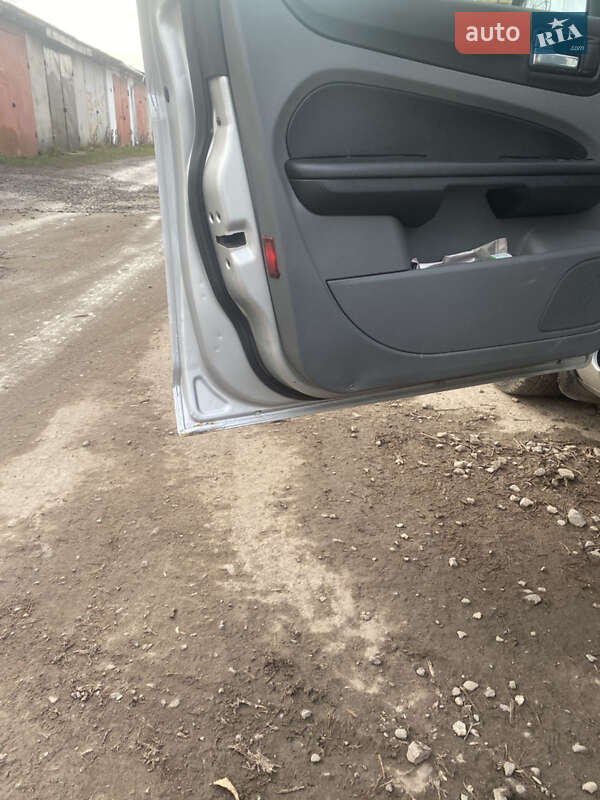 Хэтчбек Ford Focus 2008 в Бродах