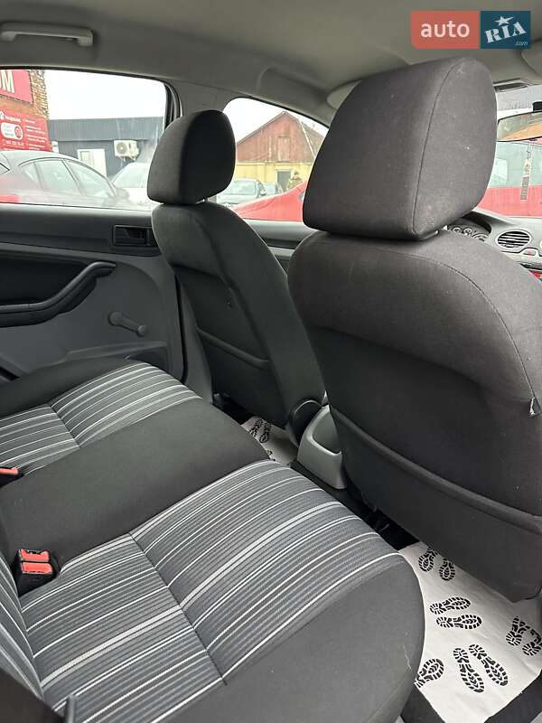 Хэтчбек Ford Focus 2010 в Смеле