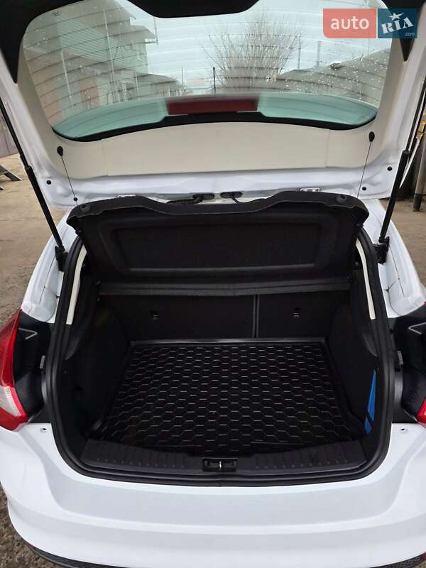 Хэтчбек Ford Focus 2013 в Нетешине