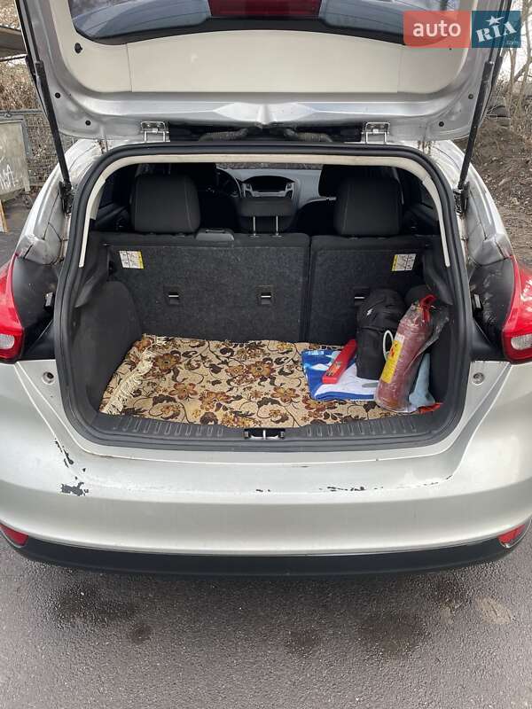 Хэтчбек Ford Focus 2015 в Новоалександровке