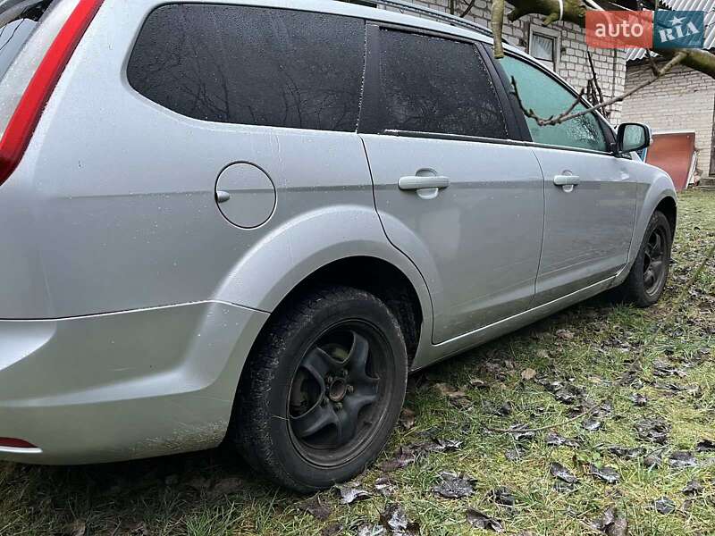 Универсал Ford Focus 2010 в Шостке