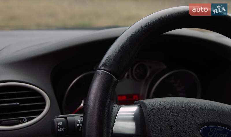 Хэтчбек Ford Focus 2010 в Ворзеле