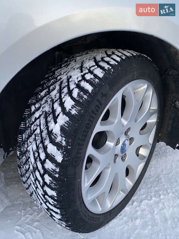 Универсал Ford Focus 2009 в Голованевске