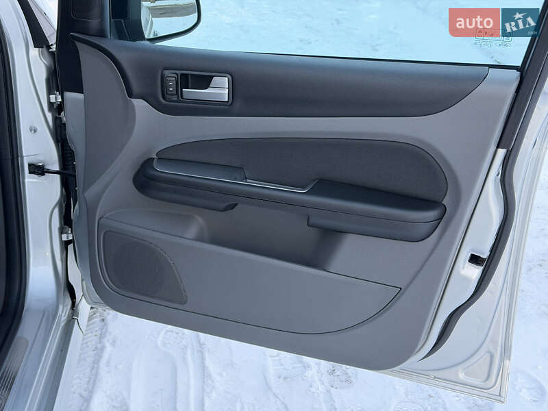 Хетчбек Ford Focus 2010 в Чернівцях