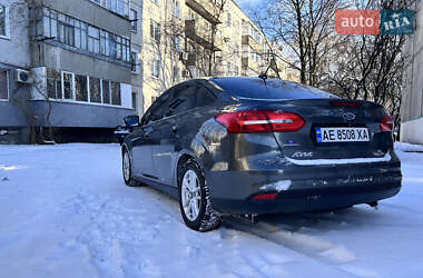 Седан Ford Focus 2015 в Першотравенске