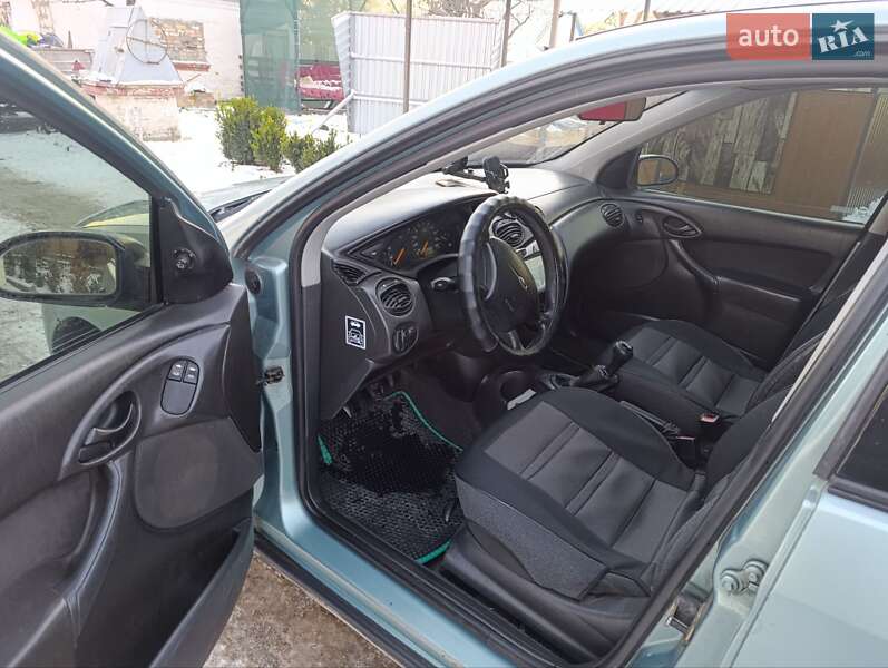 Хэтчбек Ford Focus 1999 в Мироновке