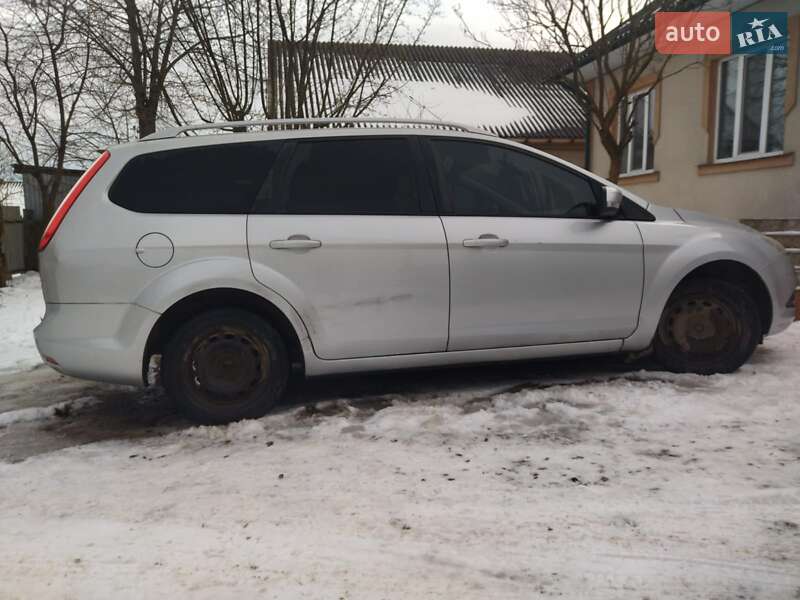 Универсал Ford Focus 2010 в Новоселице