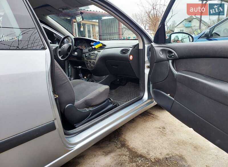 Хэтчбек Ford Focus 2002 в Староконстантинове