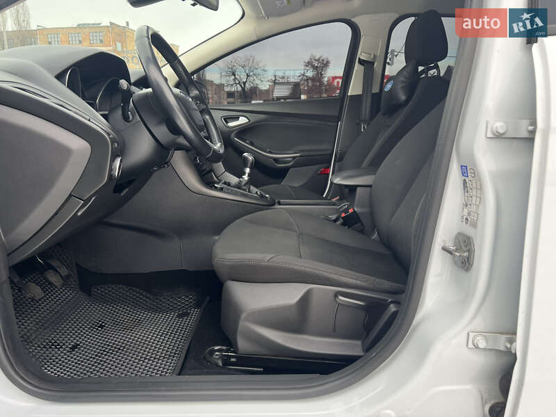 Хэтчбек Ford Focus 2015 в Киеве