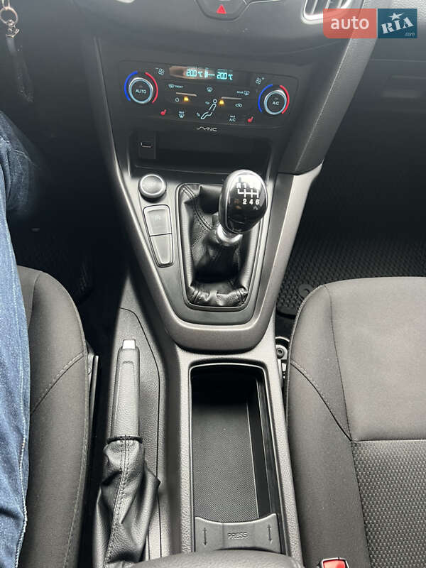 Хэтчбек Ford Focus 2015 в Киеве