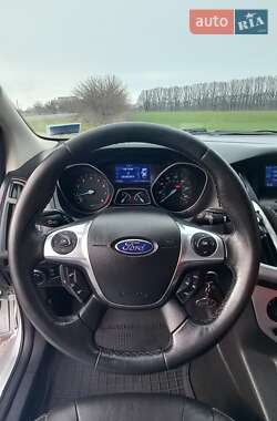 Седан Ford Focus 2012 в Градижске
