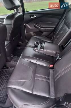 Седан Ford Focus 2012 в Градижске