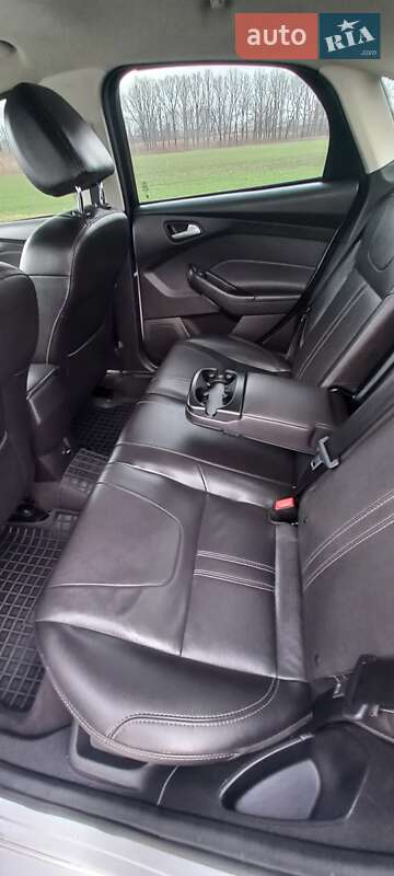 Седан Ford Focus 2012 в Градижске