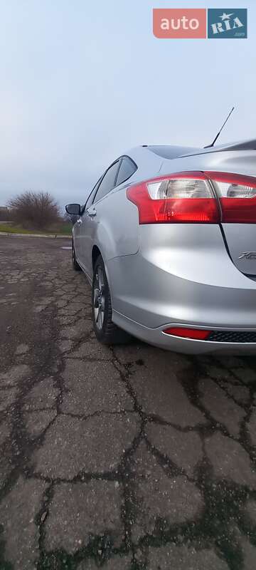 Седан Ford Focus 2012 в Градижске