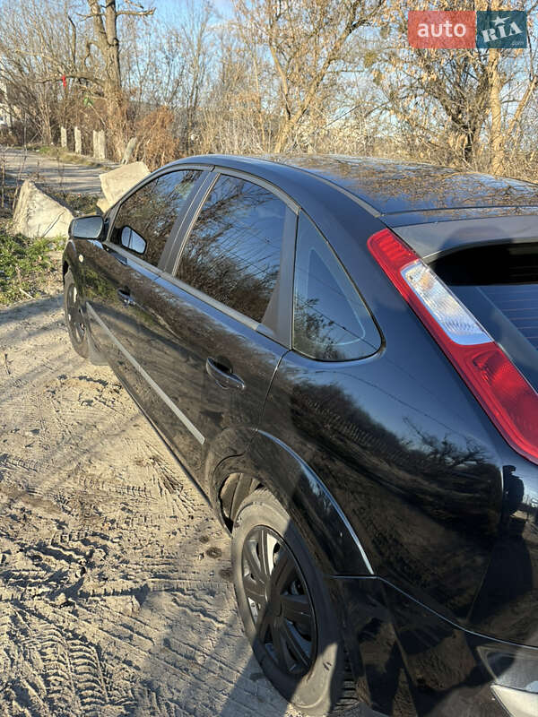 Хэтчбек Ford Focus 2005 в Киеве